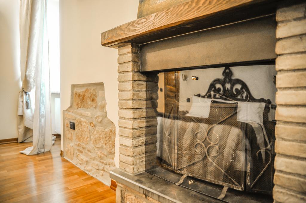 Case Brizi Asís Habitación foto