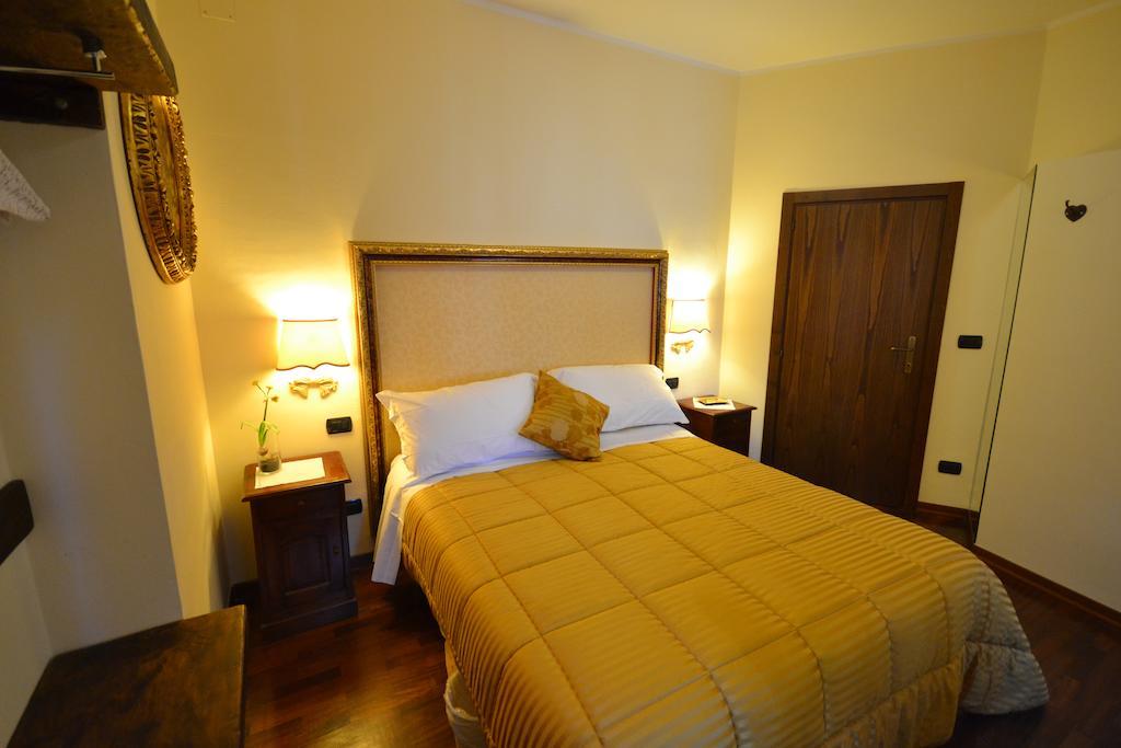 Case Brizi Asís Habitación foto